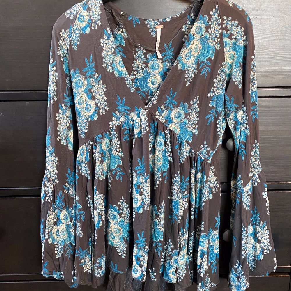 Free People Top| Blue Floral Print Jersey Knit Long Sleeve XS - Picture 2 of 3
